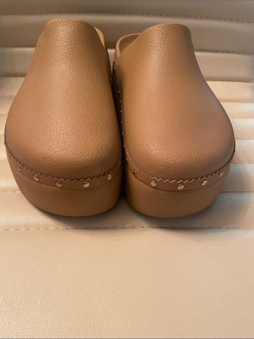 CROCS Platform Classic Tan  Clogs - Picture 2 of 9